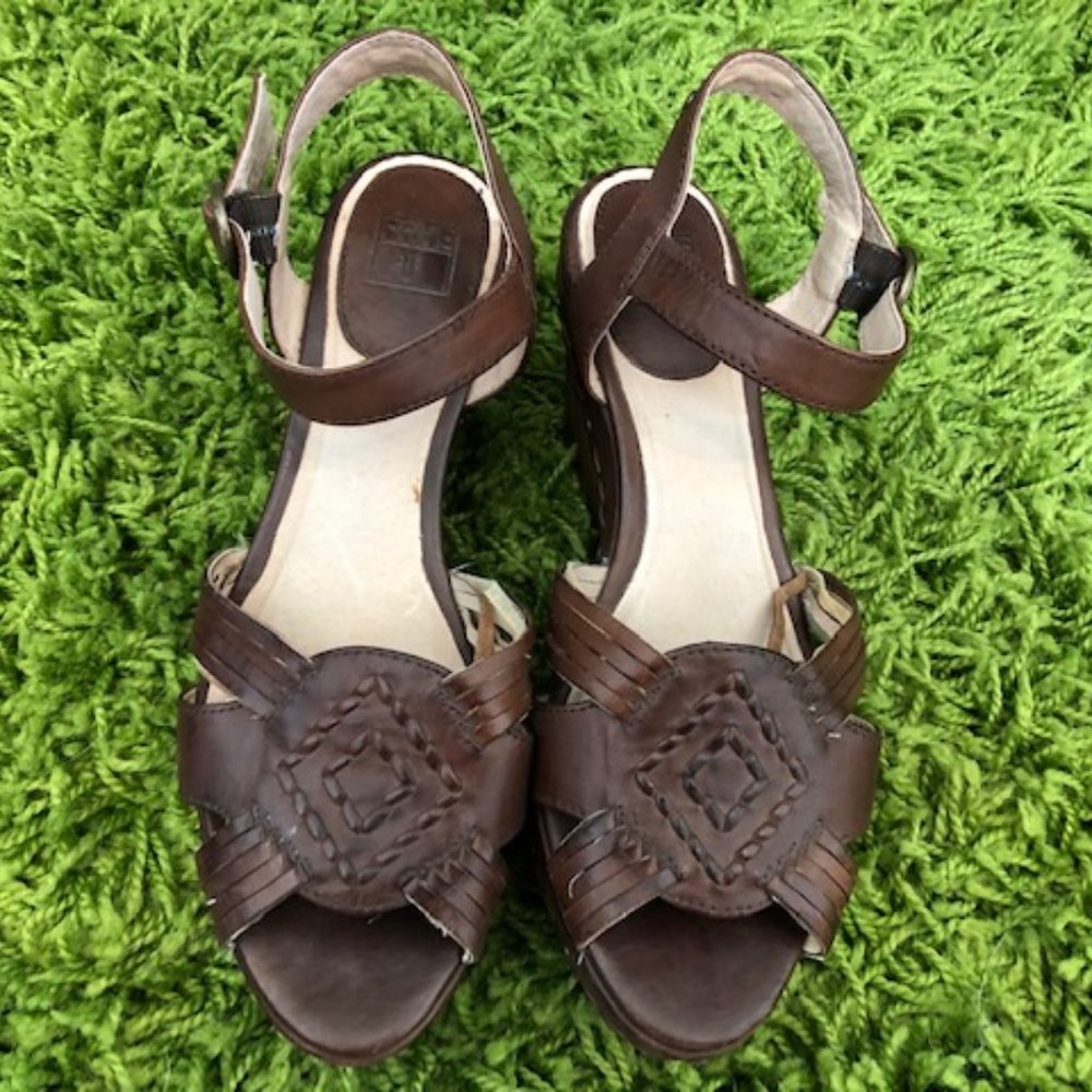 Frye Carlie Huarache dark brown sandals, 8.5